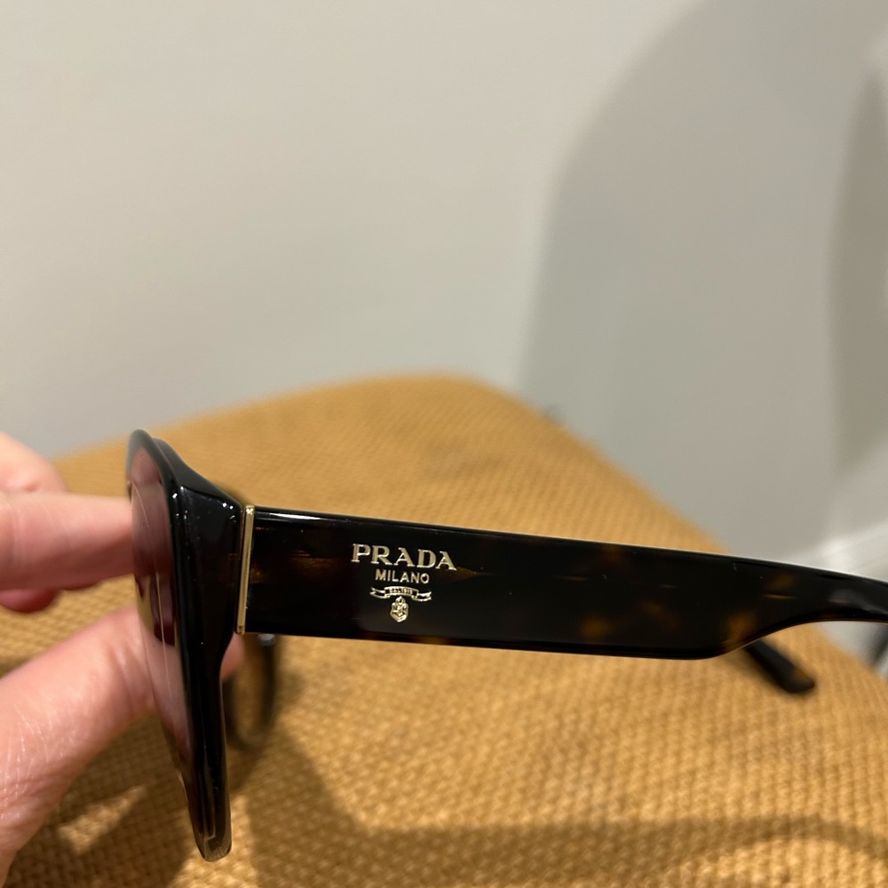 Prada Sunglasses. Pristine Condition. No Scratche… - image 4